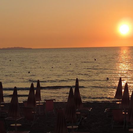 Noemi Apartment San Vincenzo Phòng bức ảnh
